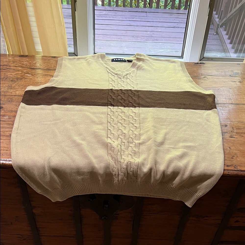 Koman V-Neck Sweater Vest in Tan and Brown